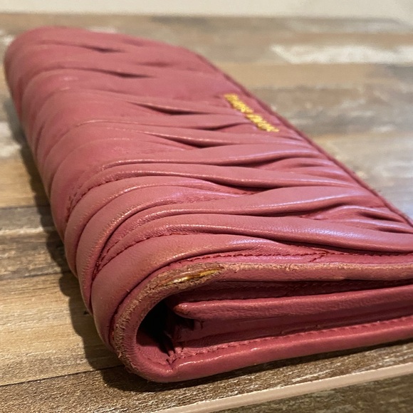 Miu Miu Quilted Matelassé Leather Wallet in Pink with Gold Logo - Picture 12 of 14